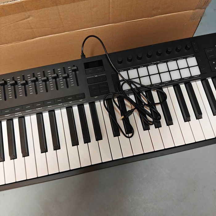 Clapa MIDI Launchkey 49 MK4, NOUA cu Garantie