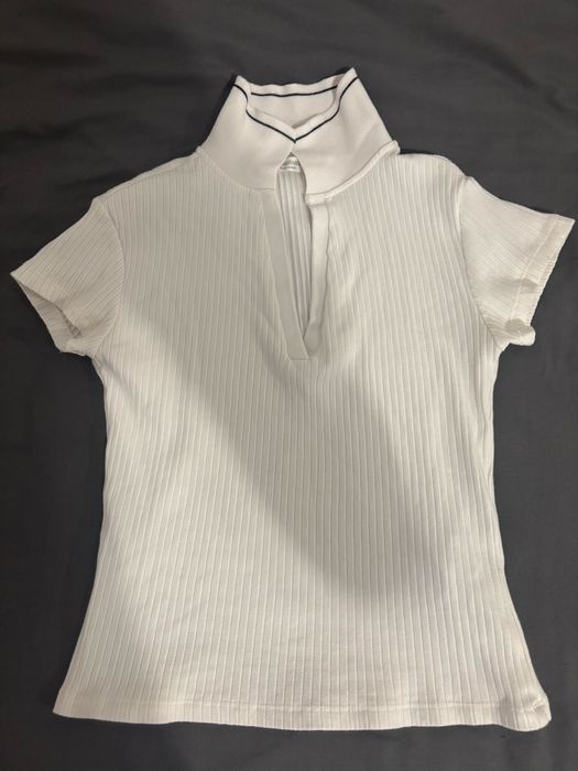 Продается женская футболка Stradivarius