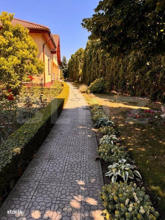 Vila de vanzare, cu 11 camere, 550 mp, zona Bariera Valcii