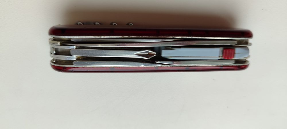 Кухонный нож. Очень удобный.