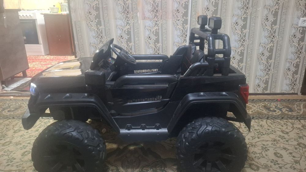 Двухместный Мерседес-бенз ROAD AMG! 4X4