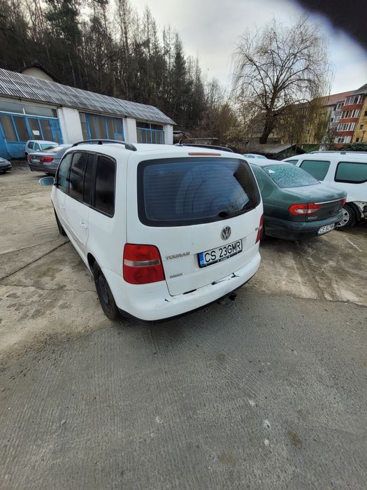 Touran 2004 în stre bună de funcționare