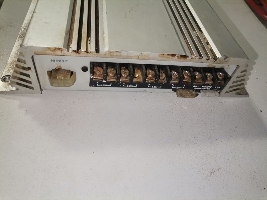 Stație amplificare auto MAGNAT perfect funcțională