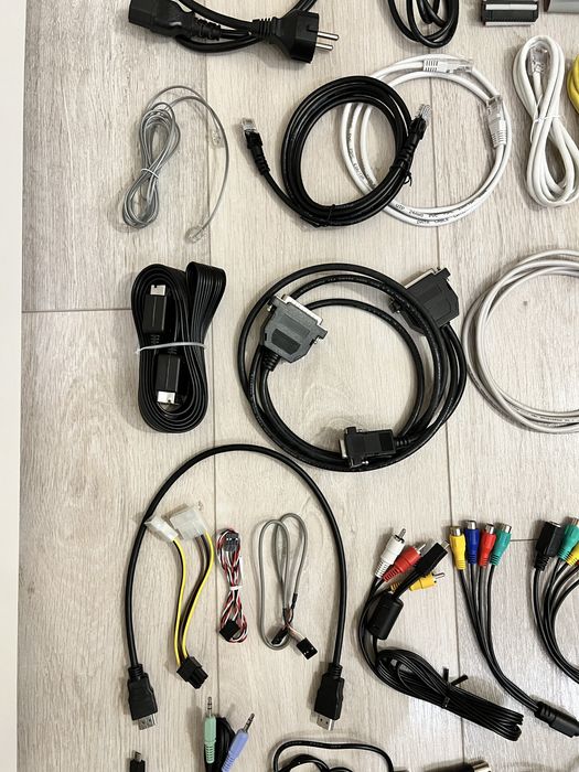 Lot cabluri PC, audio, video, alimentare - VGA, USB, RCA, adaptoare