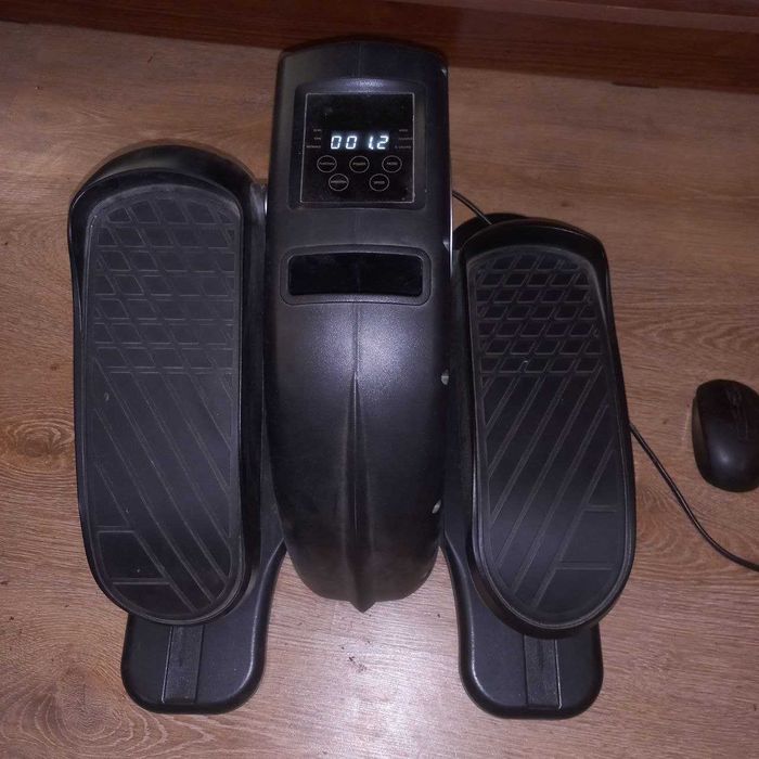 Тренажер эллиптический (степпер) для тренировки мышц и суставов ног