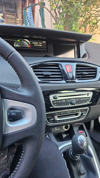 Renault Scenic, an 2011, 1900 diesel.