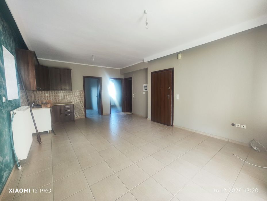 ПРОДАВА Апартамент на първи етаж ,над партер, в Паралия Офринио