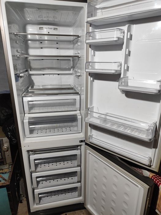 Холодильник Samsung RL52TEBIH