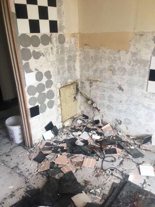 Decopertari Faianta și gresie și ridicat tot ce rezulta moluz