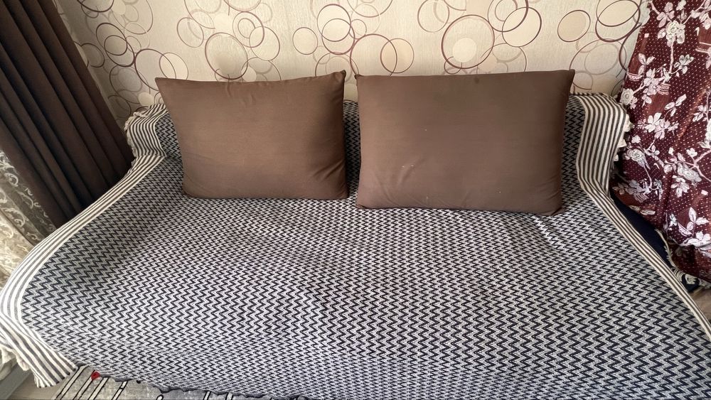 Yahshi holatda divan sotiladi