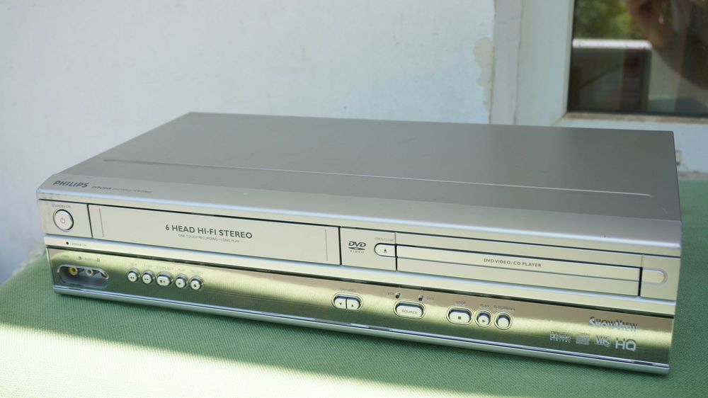 Video recorder VHS combo cu DVD player incorporat PHILIPS DVP-620VR