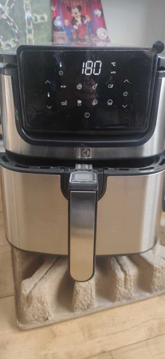 Friteuza cu aer cald - Airfryer, Electrolux NOUA in garantie