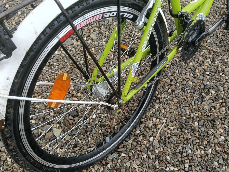 Vând bicicletă cu roti subtiri tunată