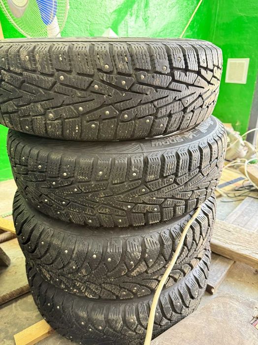 Зимние шины 175/70/R13 c дисками 4*98