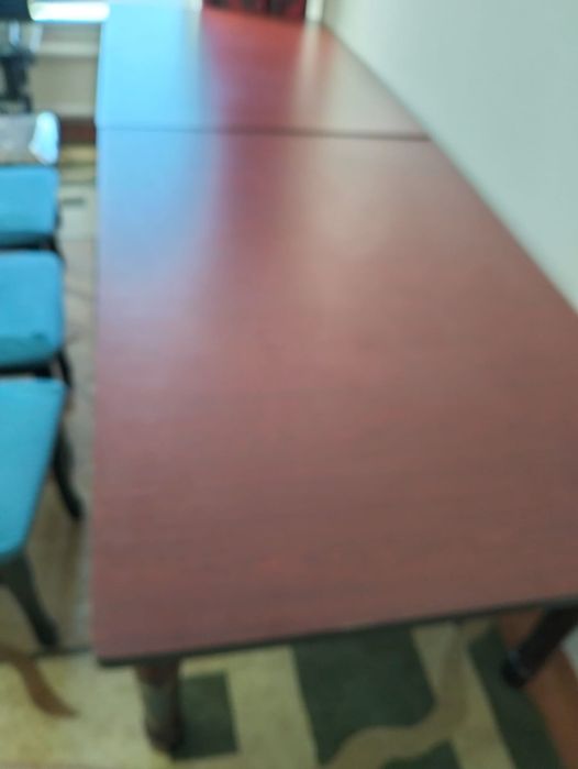 Продам гостинный стол и стулья