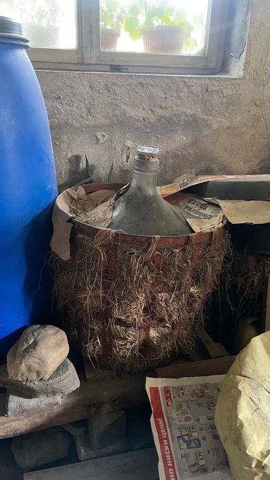 Стара дамаджана 50л с метален кош