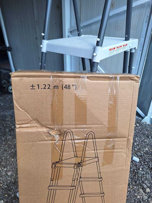 Продавам стълба за басейн