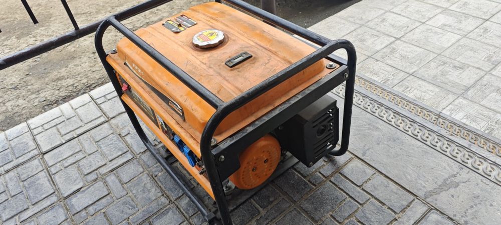 Продам бензогенератор 3 кВт