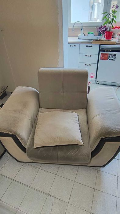 Диван с два фотьойла и две табуретки