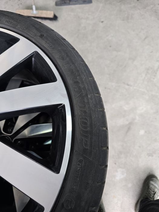 4 Броя 225/40/18 Dunlop 6mm