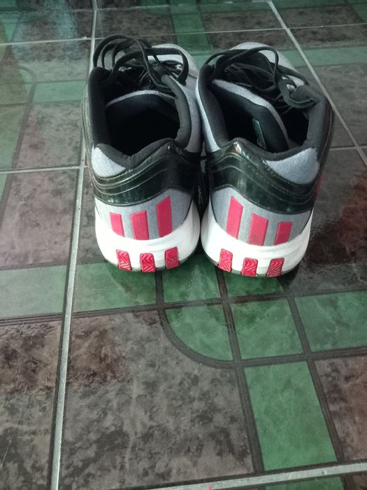 Vind Adidas nr 46