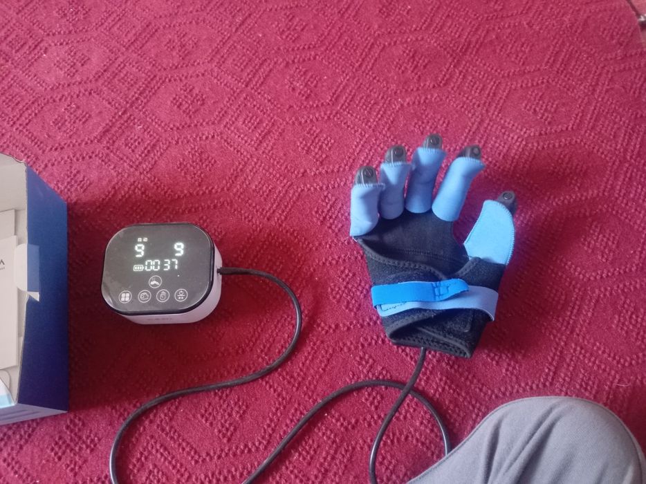 робот перчатка унг кул..масажни матрас