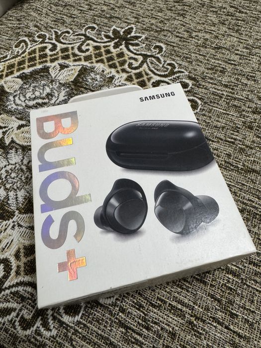 продам наушники buds +