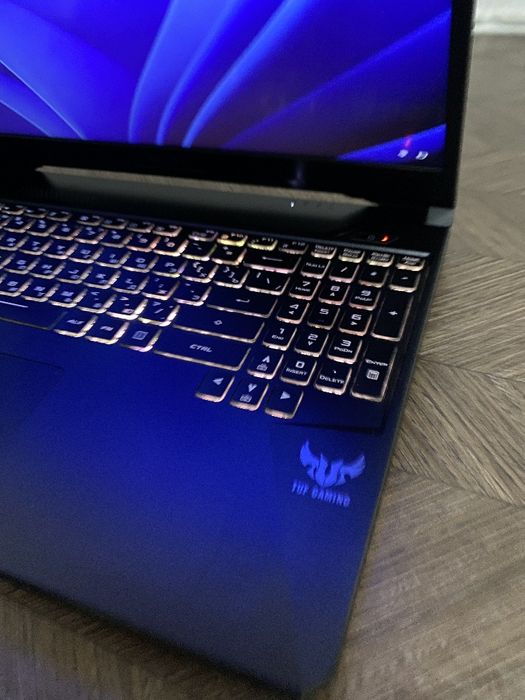 Asus komputer sotiladi