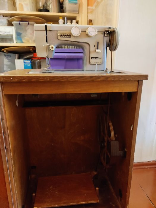 Продам швейную машину.