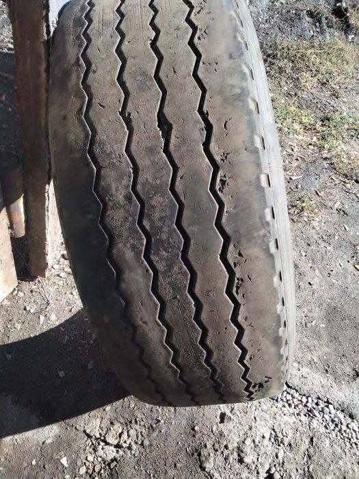 Резина грузовая 385. 65  R. 22.5