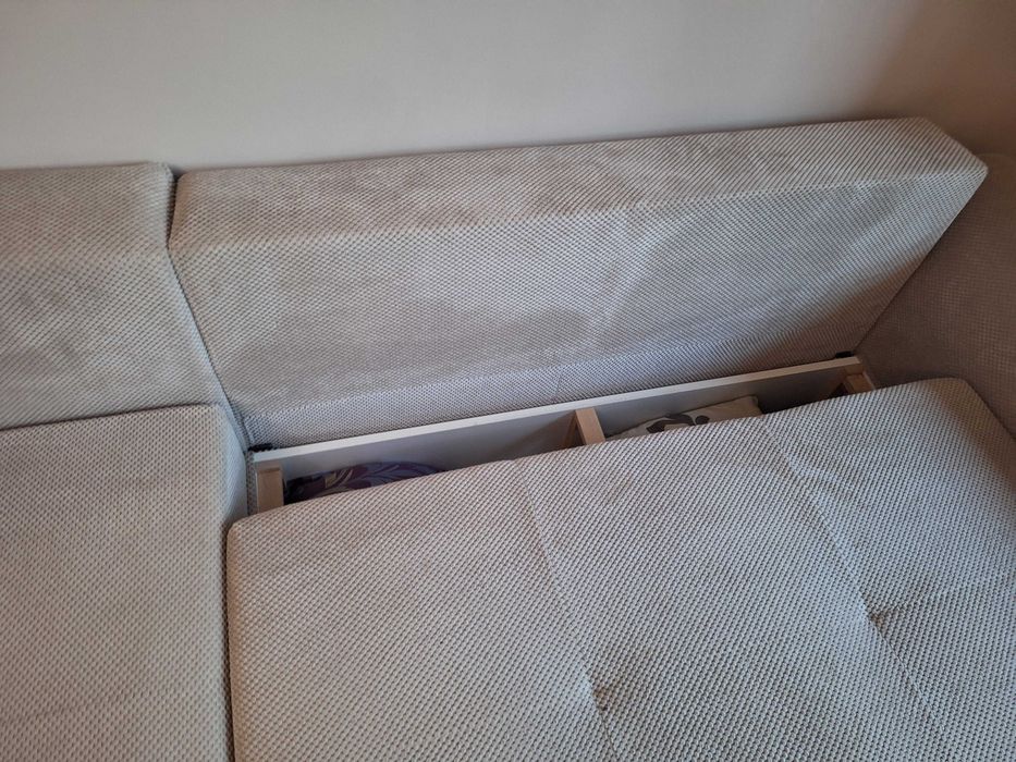 Продавам диван ъглов нов