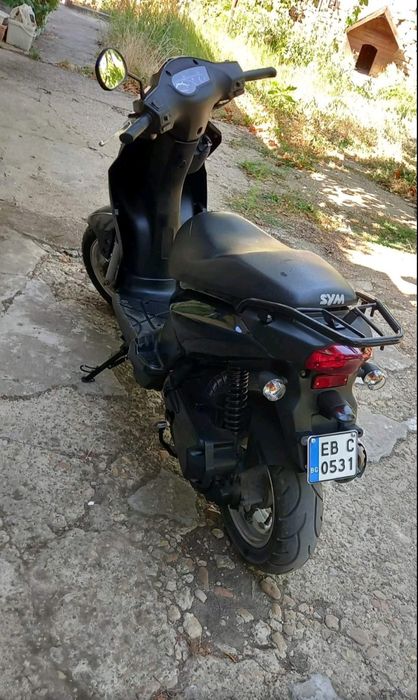 Продавам скутер  SYM AV 05 w