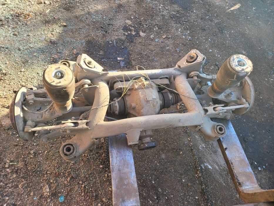 Заден мост от бмв е39 комби