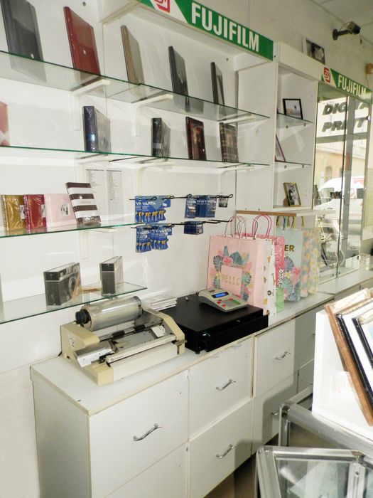 Vand mobilier magazin