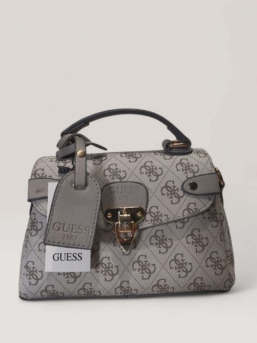 Дамски чанти Guess