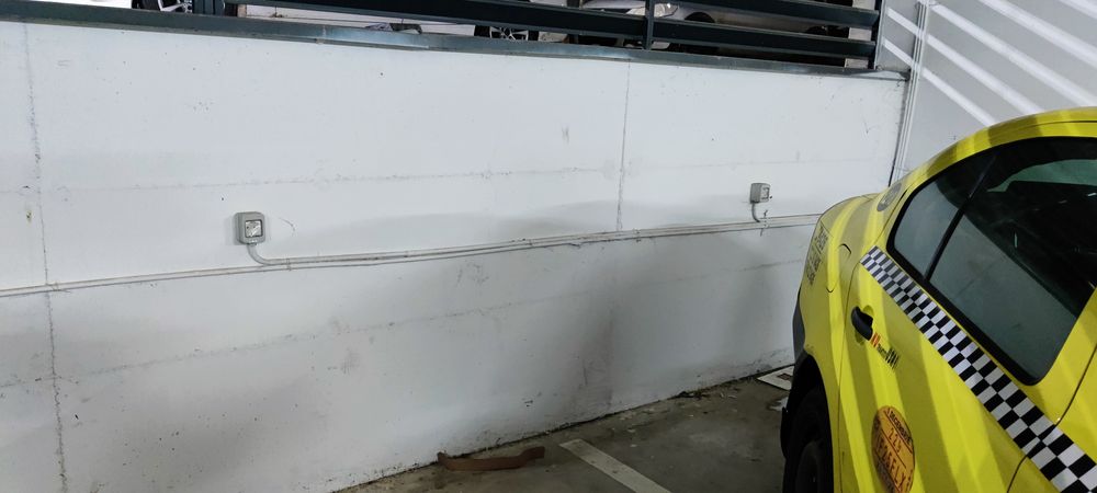 Vand 2 locuri parcare subteran