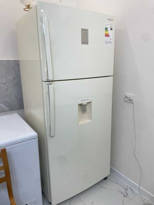 Холодильник Samsung