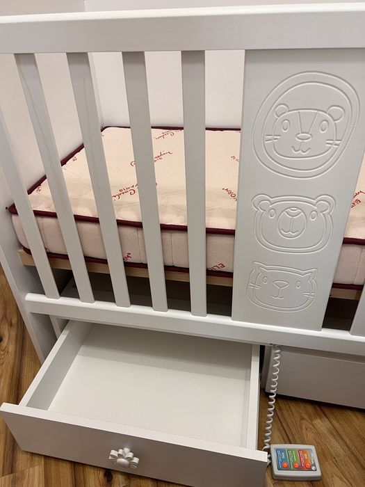 Бебешко легло с матрак Pierre Cardin 60x120 + люлеещ механизъм