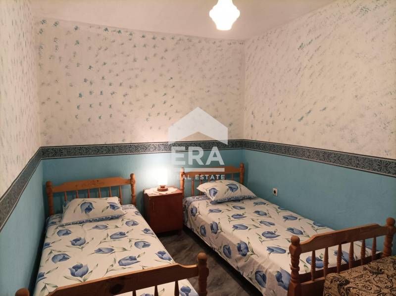 Къща за гости на 4 етажа за продажба, с общо 18 едностайни и двустайни