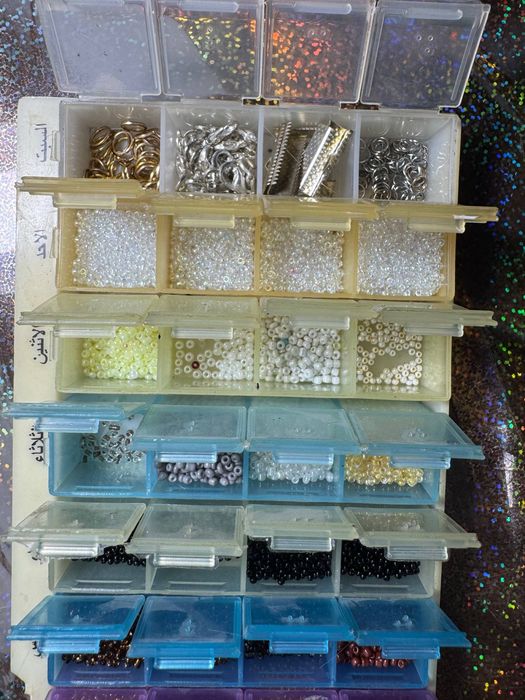 Бисер с контейнерами