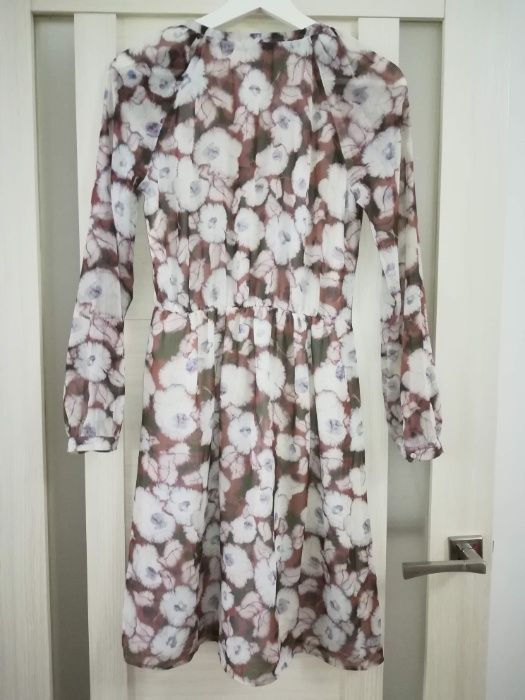 Платье в цветочек Mango