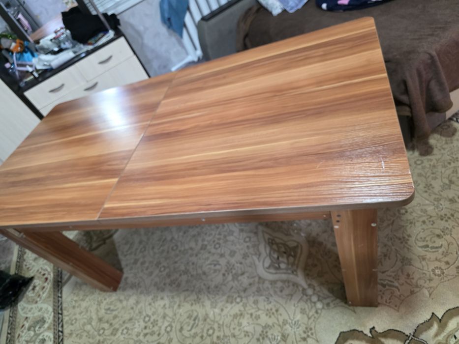 Стол в хорошем состоянии