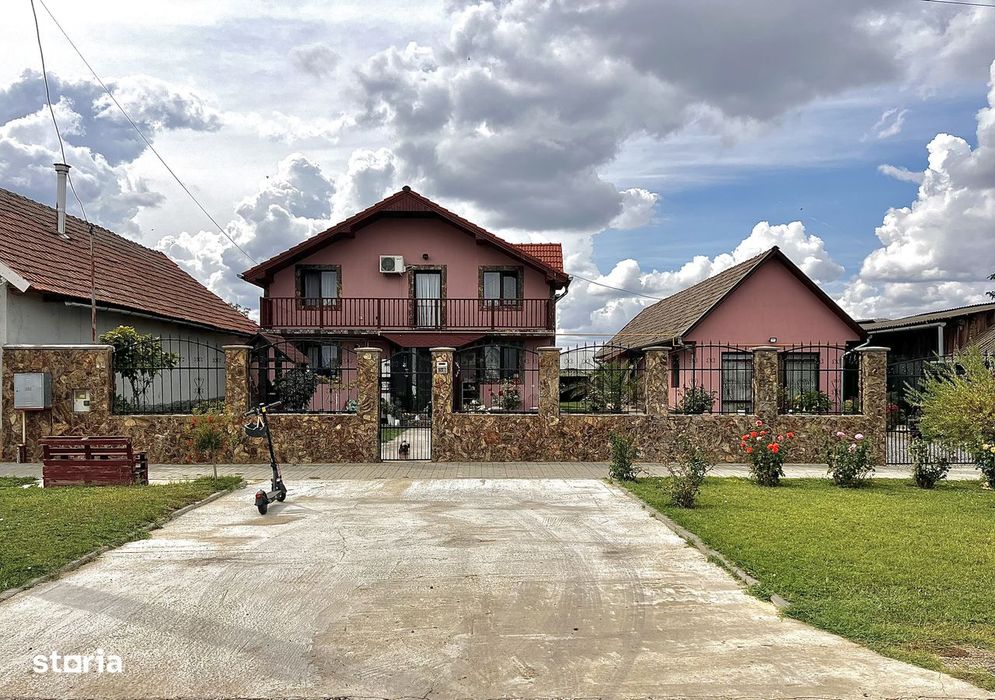 Casa de vânzare + casa mică