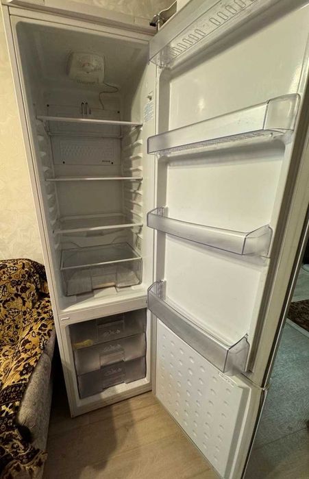 Продам холодильник б/у Bekо