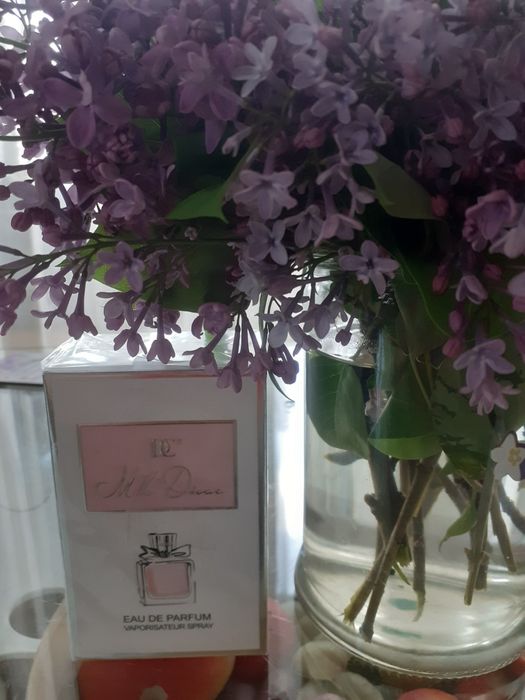 Apa de toaleta  dama