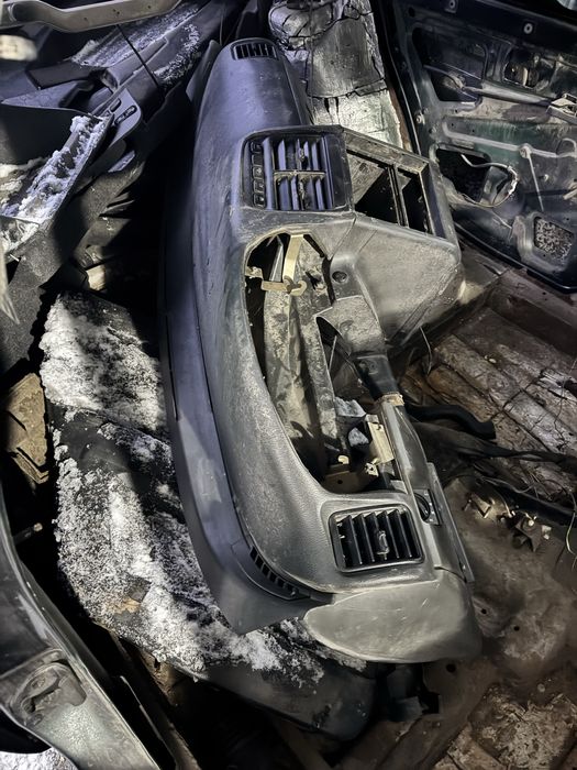 Продам ваз 2110 на запчасти