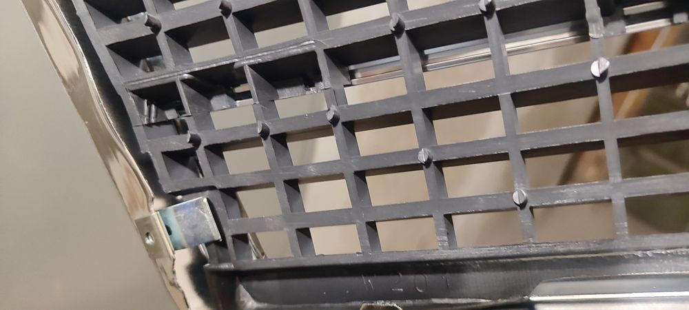 Мерцедес W201 предна решетка