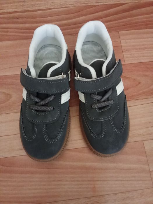 Продам детскую обувь