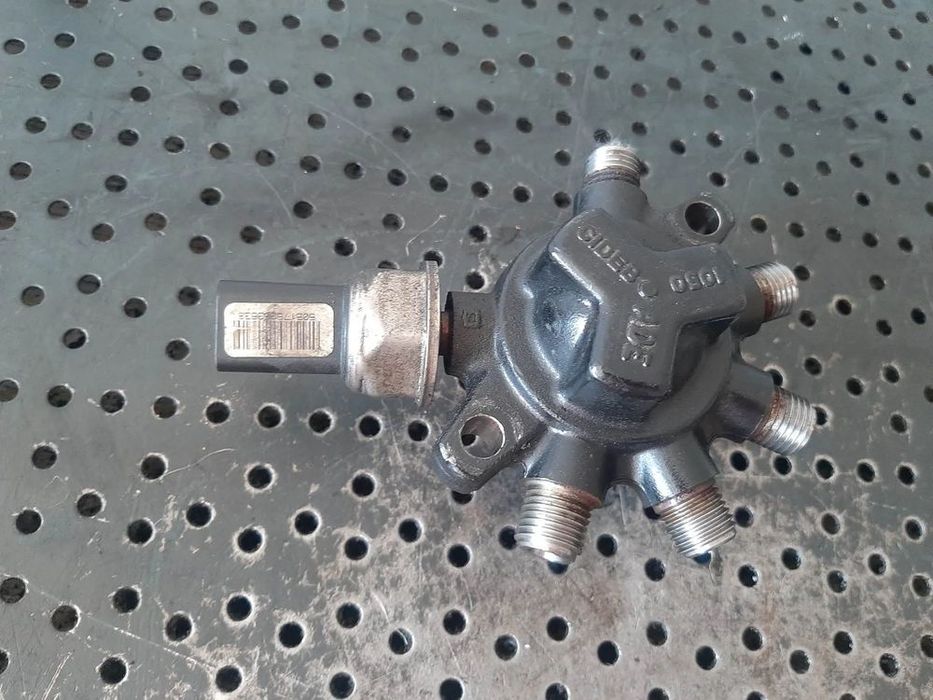 rampa injectoare renault modus clio 2 3 kangoo dacia logan 1.5 dci k9k  8200379933  h8200334367