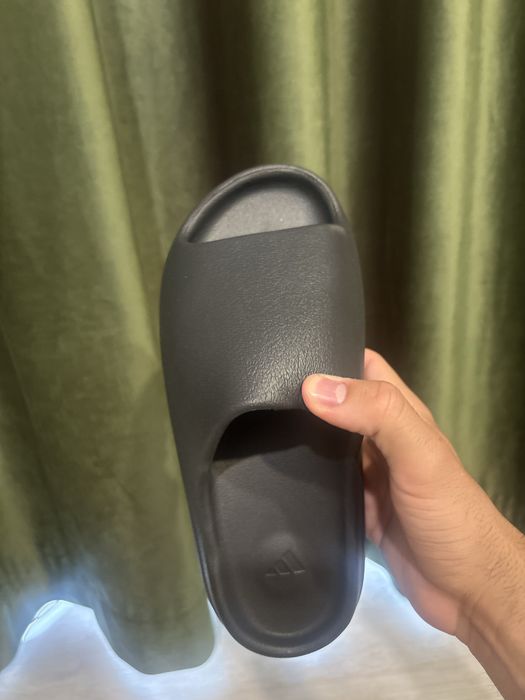 Papuci yeezy slides